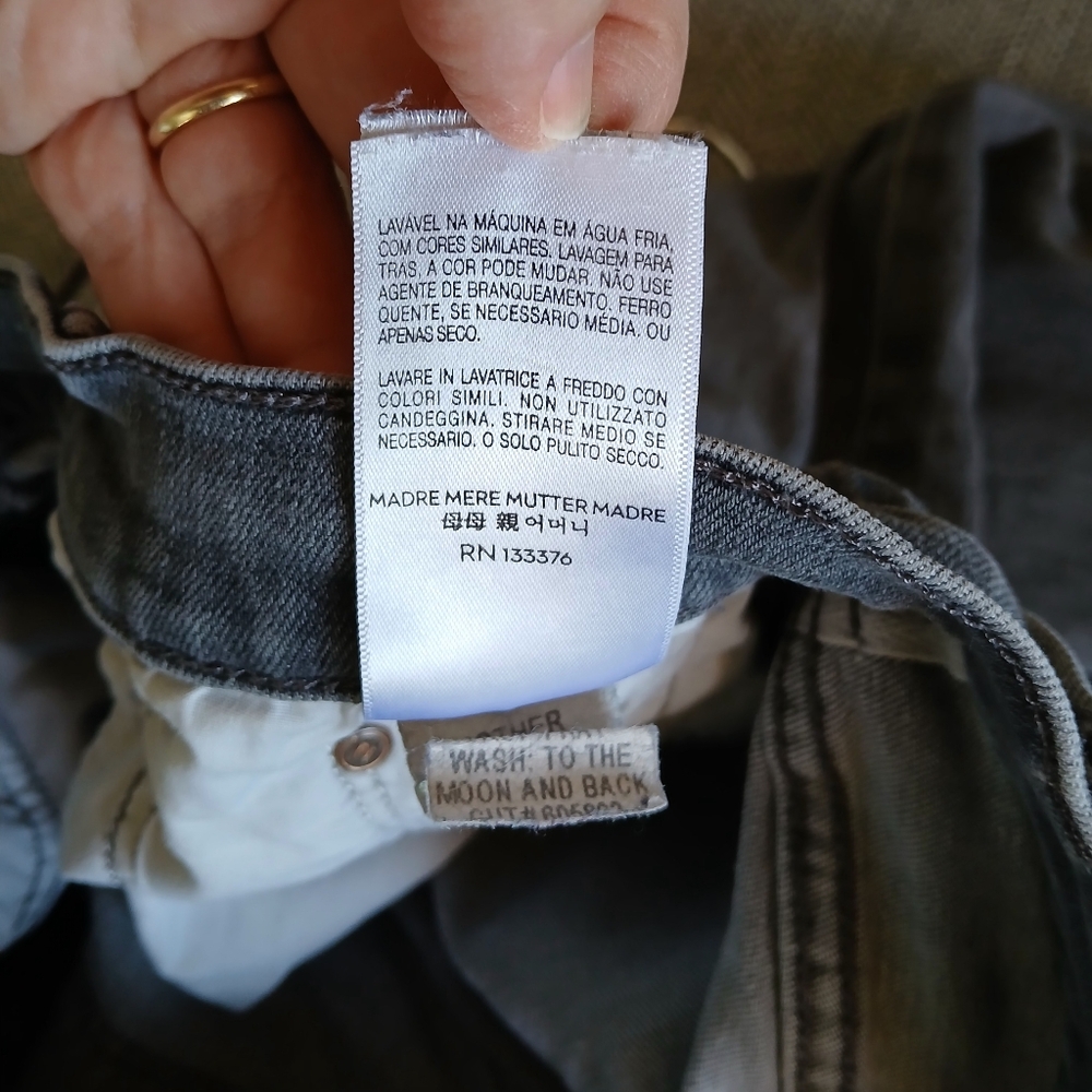 Mother " The Insider Crop Fray" Wash: To the Moon and Back. Size 28 - Picture 6 of 7